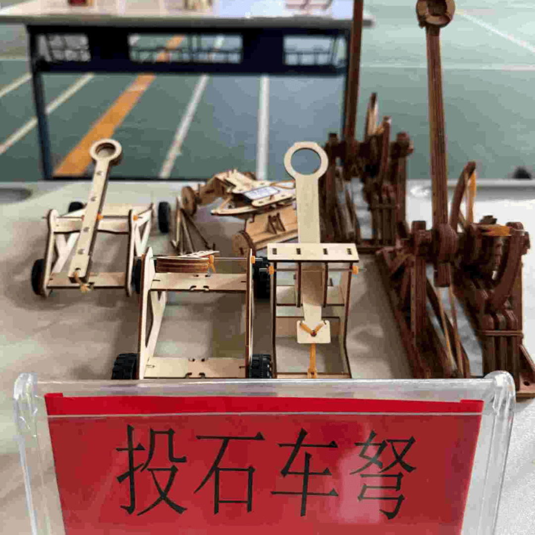 这些作品不再是课本上抽象的理论概念,而是被赋予了生命的创意结晶