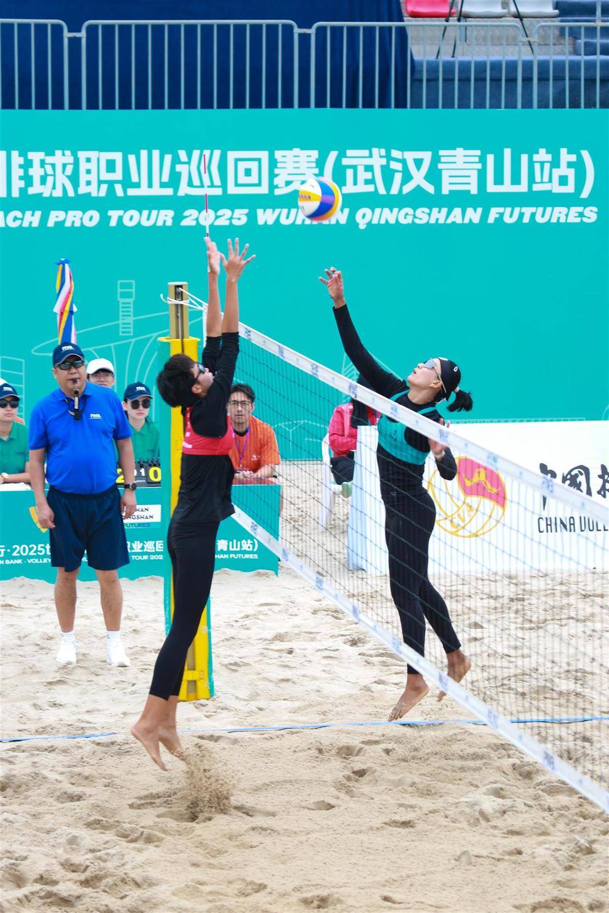 沙滩排球职业巡回赛在武汉青山打响,沙排精英争夺2028洛杉矶奥运会