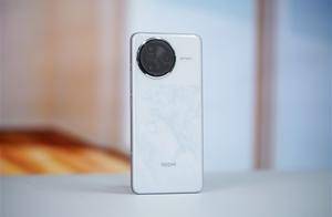 天玑9400+直屏水桶机！REDMI K80至尊版搭载7400mAh电池+120W快充