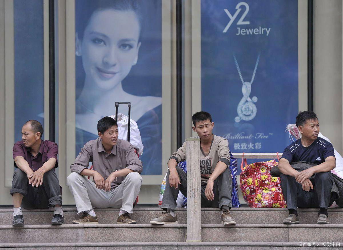 为什么网上失业哀鸿遍野,现实中朋友都有工作?_副业收入_转型_抗风险