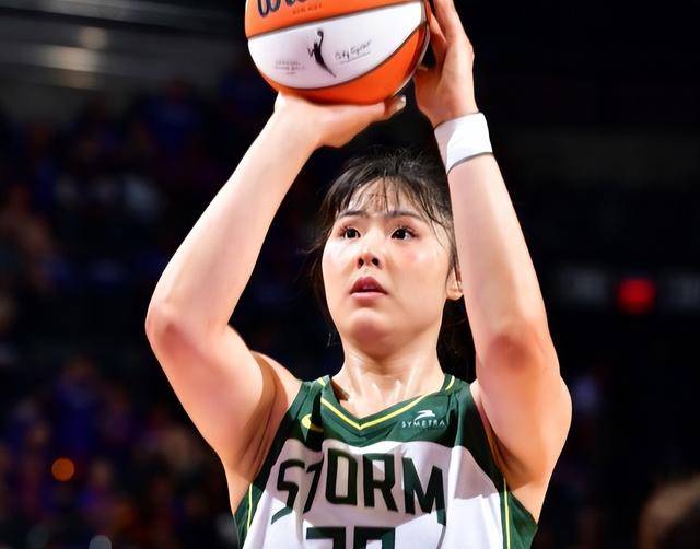 WNBA焦点战：西雅图风暴惜败明尼苏达山猫，李月汝表现低迷