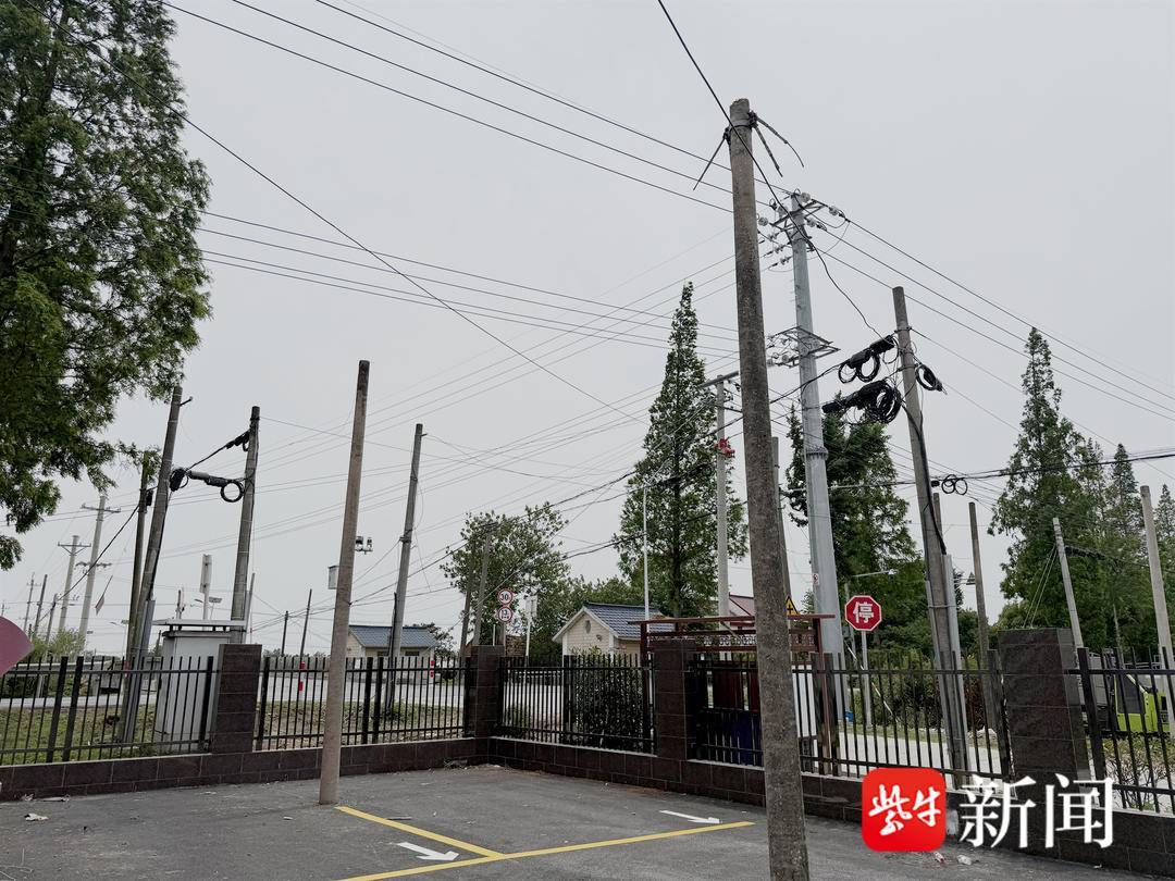 南通一村光缆线路杂乱无章 江苏省通信管理局现场督办