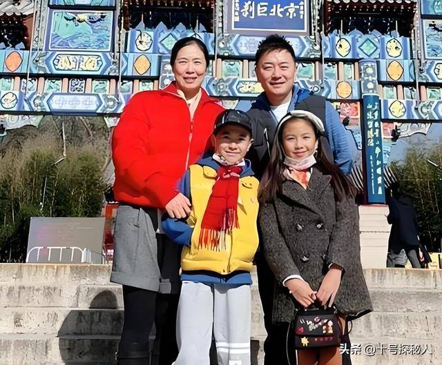 转型非常成功,奥运冠军高崚嫁给富商后儿女双全