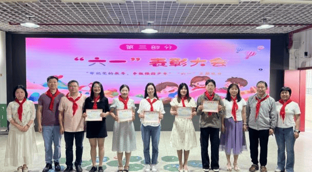 在这充满希望的美好时节,福州市儒江小学以"牢记党的教导,争做强国