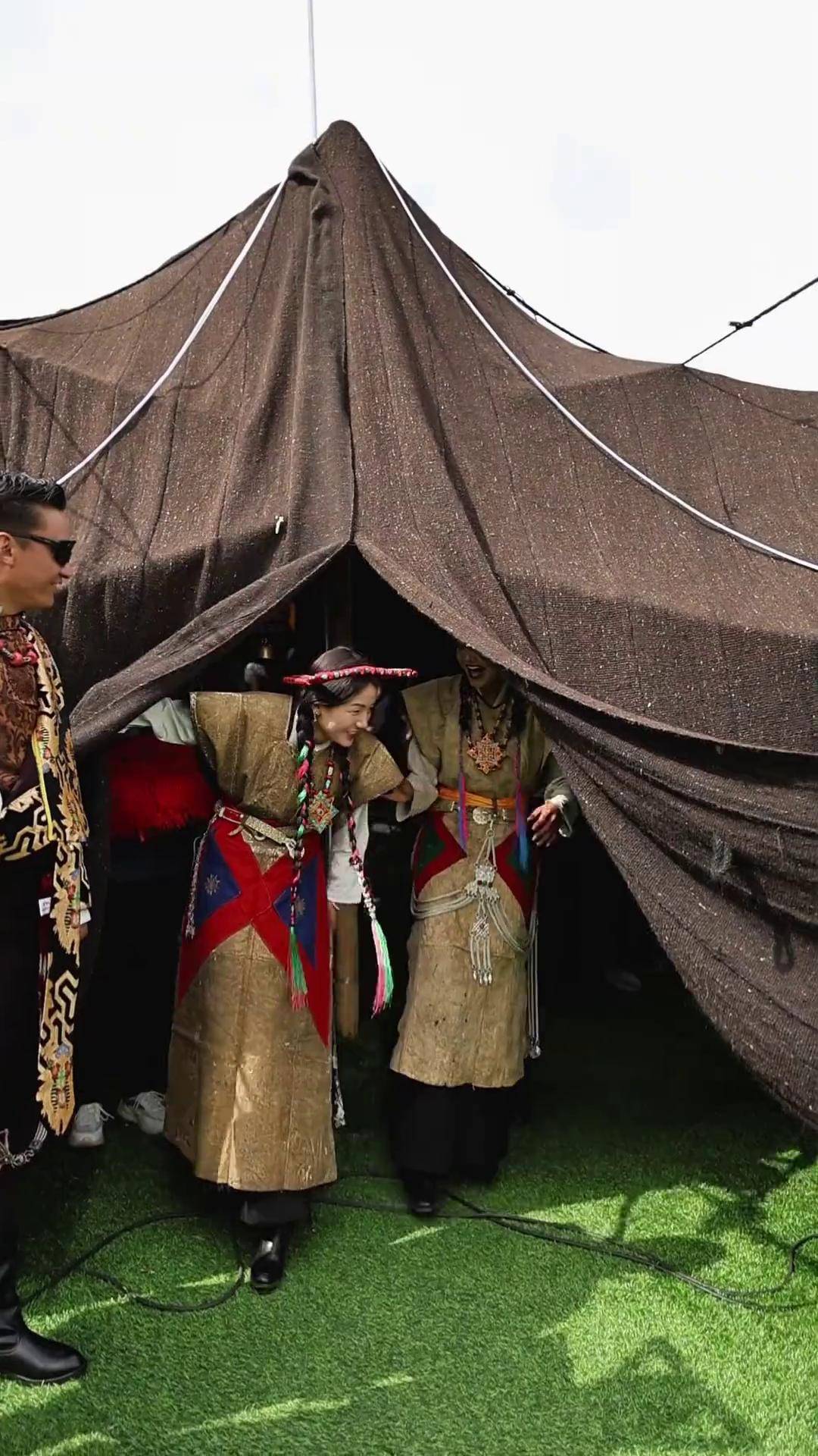 黑帐篷的藏族小姐姐了解一下