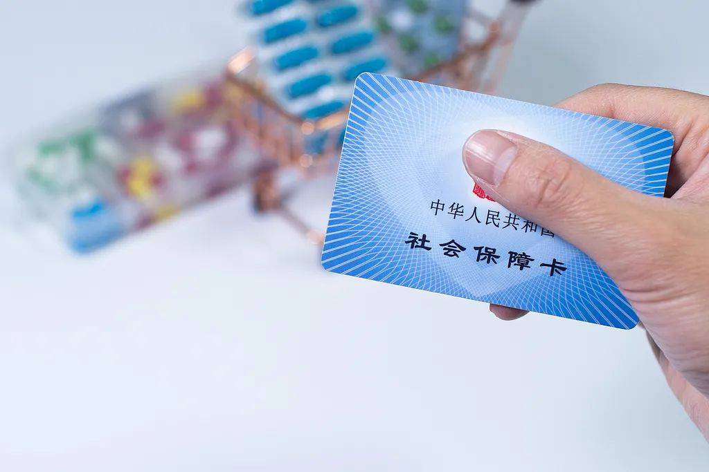 家里老人出行不方便，怎么用医保码（社保卡）替他们开药？