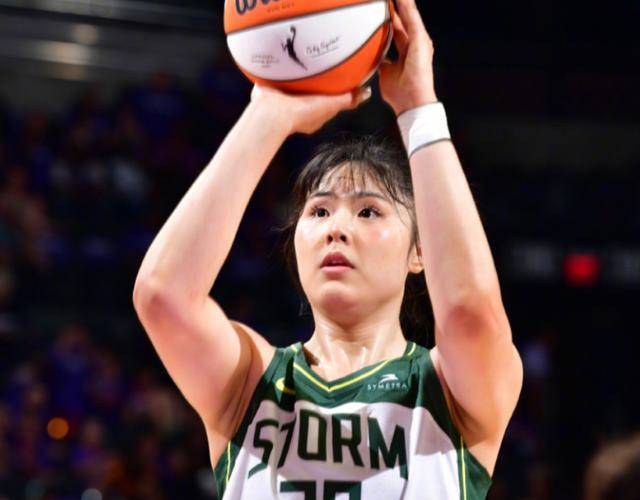 WNBA焦点战：李月汝交易后首秀仅2分，风暴队轻取水星收获两连胜