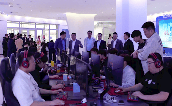 吉林联通推出“全光万兆云竞技”套餐，助力智慧教育发展