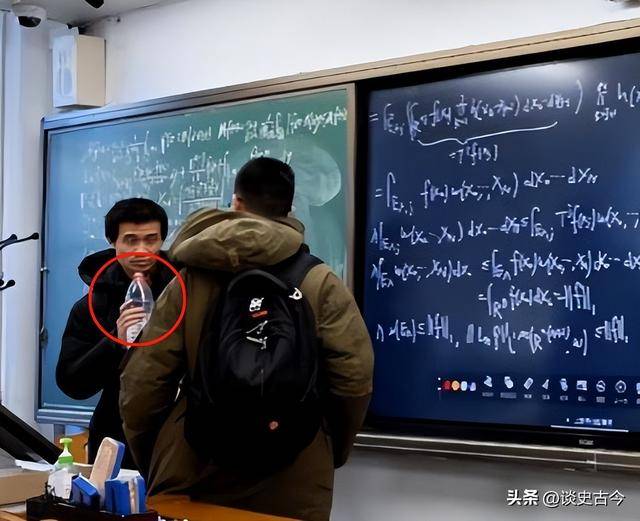 不迎合、不巴结、不打招呼，校领导、系主任，通通给韦神让路！