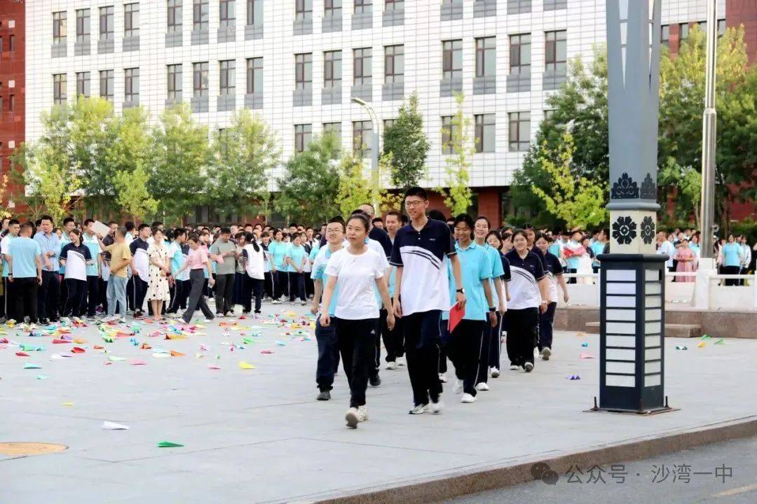 沙湾一中举行新高三年级迁楼升级仪式:扬帆远航,逐梦登峰