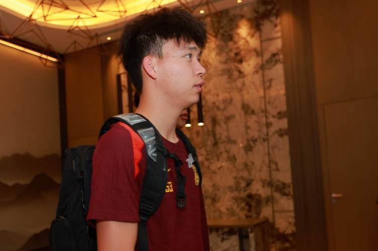 王钰栋等年轻球员的未来：高质量比赛锻炼的关键