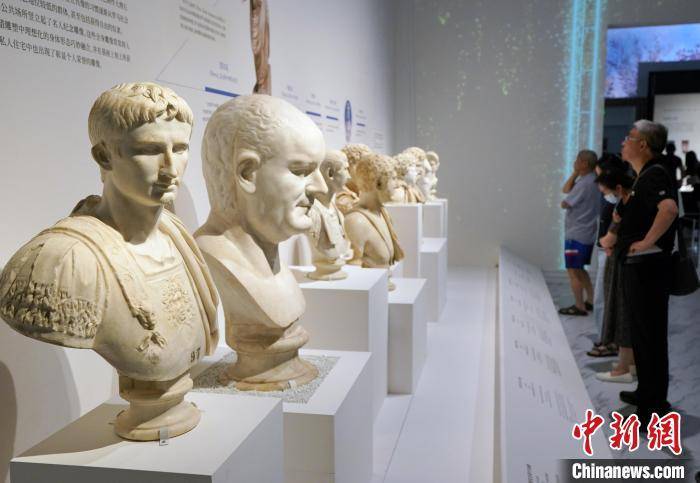 “文明的史诗：来自地中海的古典雕塑艺术”展吸引民众观展_“文明的史诗：来自地中海的古典雕塑艺术”展吸引民众观展_