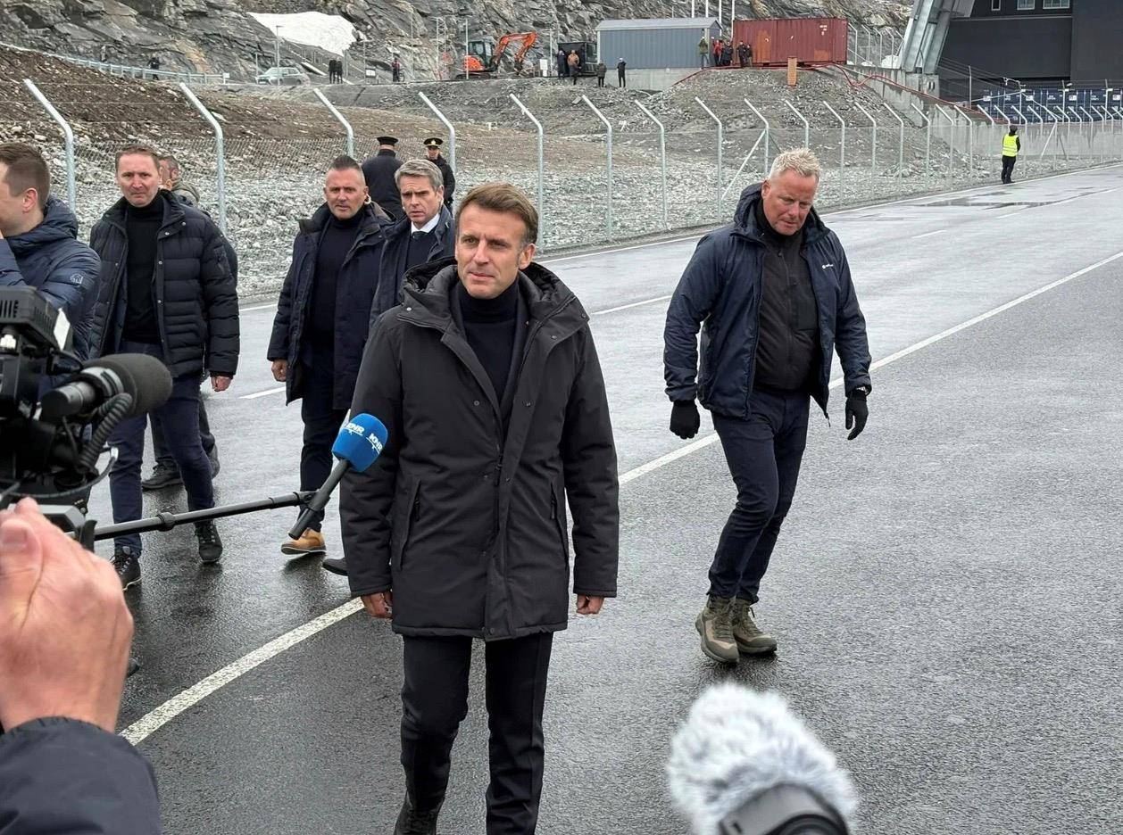 法国总统马克龙访问了格陵兰，讨论了诸如安全