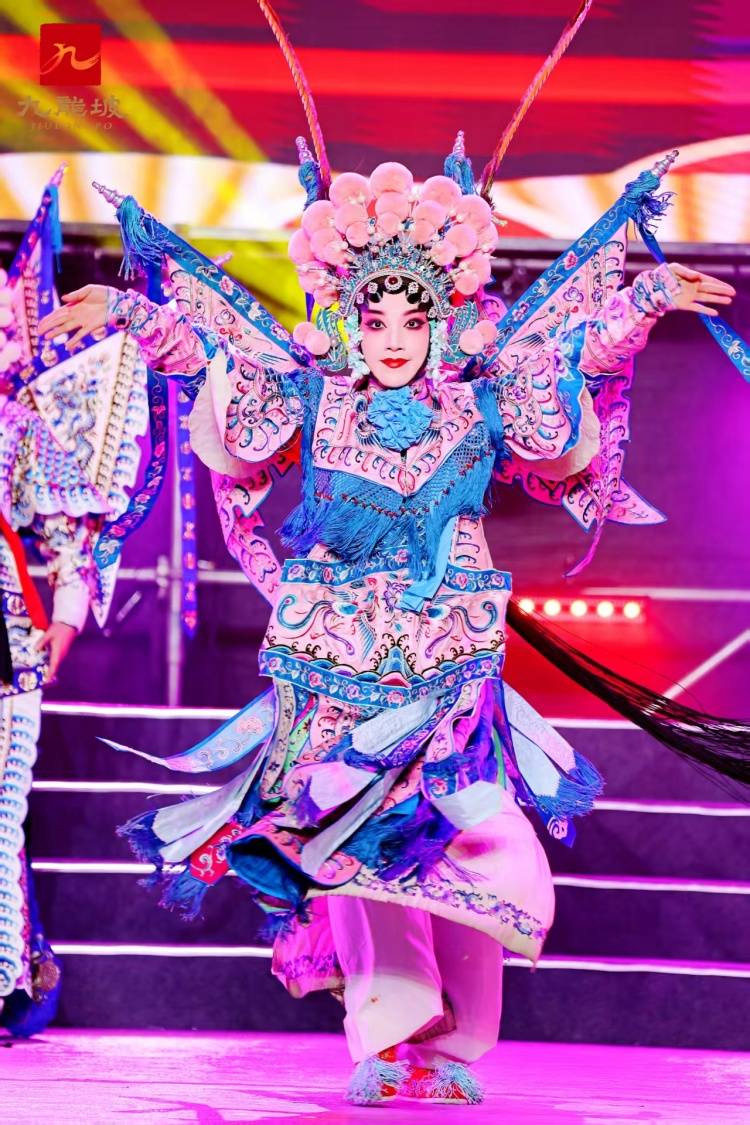 川渝携手共绘文旅新篇！“成渝地·巴蜀情”第三届双城文化艺术周璀璨启幕__川渝携手共绘文旅新篇！“成渝地·巴蜀情”第三届双城文化艺术周璀璨启幕