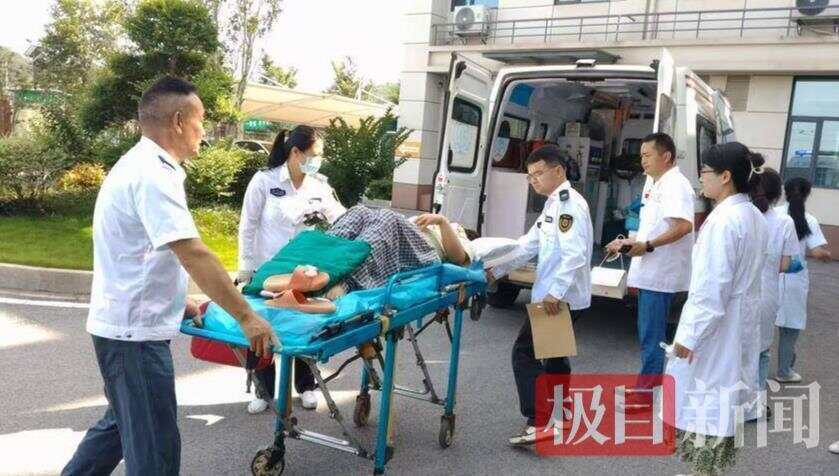 女子腹胀就诊时突然破水产下男婴,因腹痛骑电瓶车去卫生院就诊