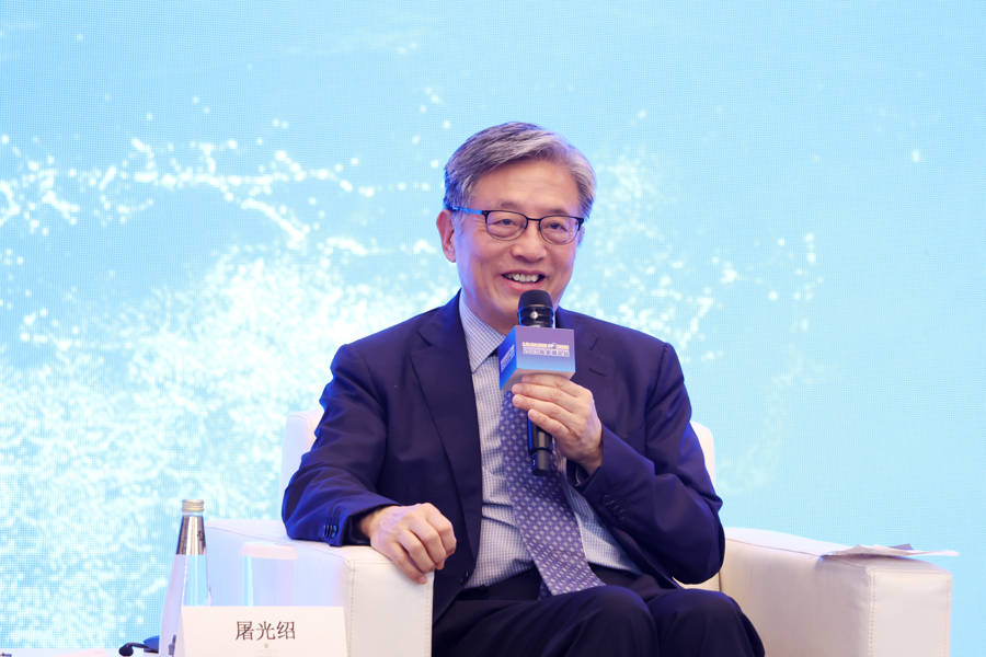 人工智能给金融行业带来效率提升，但在数据安全等方面面临的挑战也不容忽视