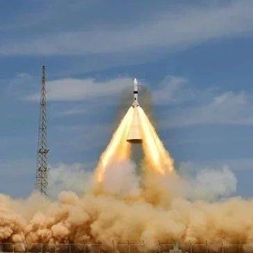 “梦舟”飞船头顶一根逃逸塔，证明了美国先进中国守旧吗？