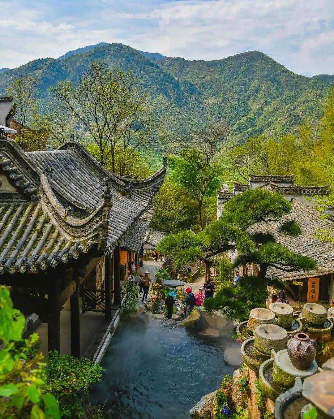 婺源篁岭梦里老家月亮湾景德镇三清山高铁纯玩4日游每周五发团