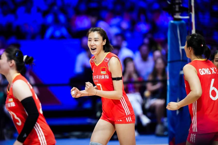 土豪网:中国女排3比1力克日本队，主帅赵勇难抑兴奋：“年轻人通过比赛获得了成长”