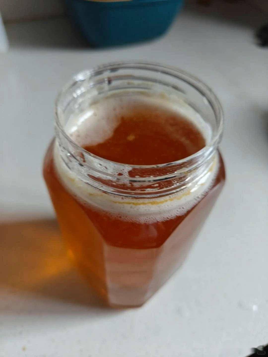 蜂蜜白沫的处理方法是什么(蜂蜜上的白沫沫可以吃吗) 蜂蜜白沫的处理方法是什么(蜂蜜上的白沫沫可以吃吗)