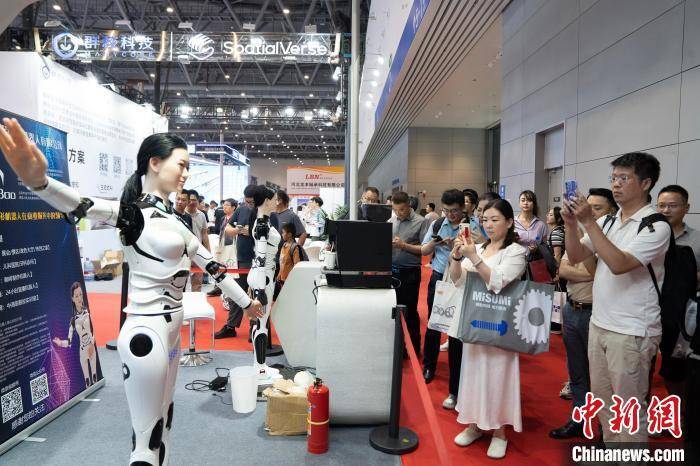 人形机器人技术集中亮相浙江 上下游产业发展升级提速