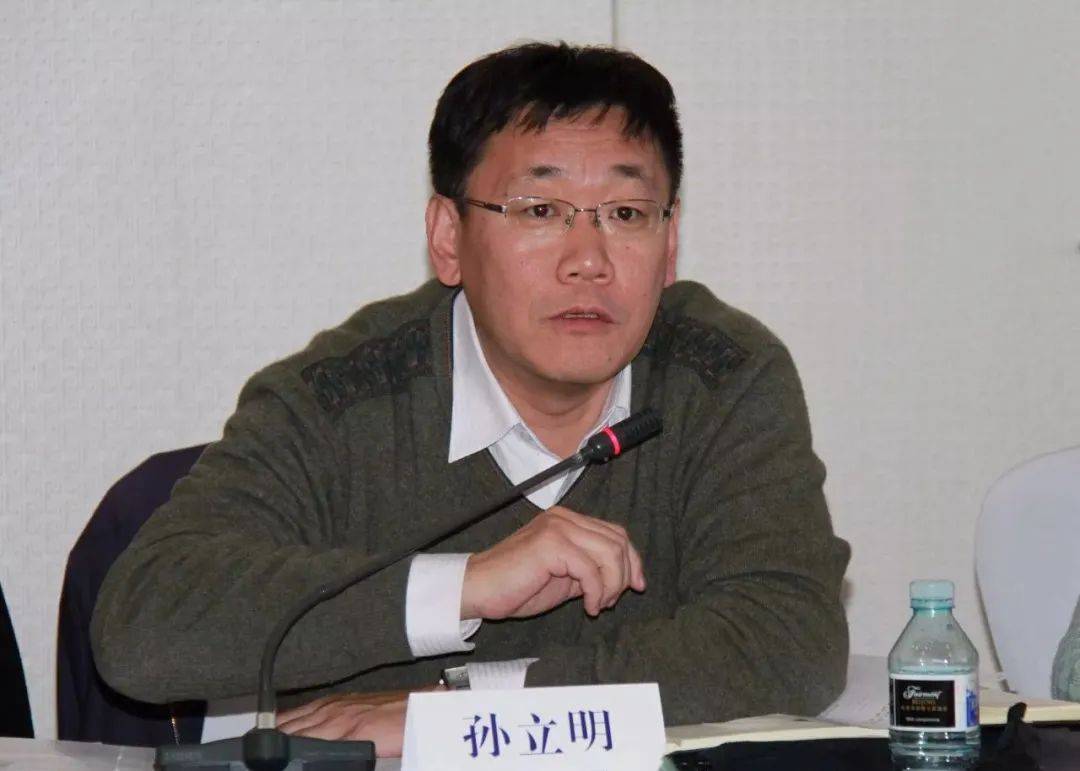 胸前的大兔子蹦了出来视频:一级巡视员孙立明，主动投案