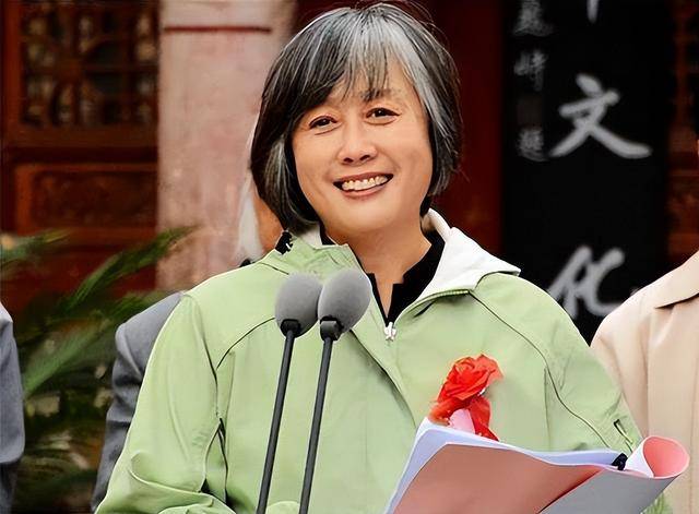 曾是“央视名嘴”，因揭露姜昆丑闻被封杀，如今70岁处境如何？