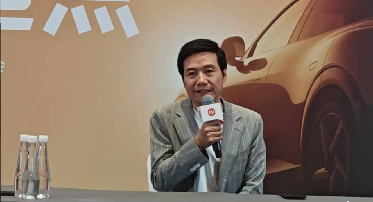 雷军最新访谈：流量时代，小米要谨言慎行，任何瑕疵都可能被放大；内部曾担心YU7发布没人买SU7