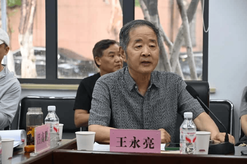 王永亮发言指导王永亮表示,湖北省美术院390件作品所展现的创新活力