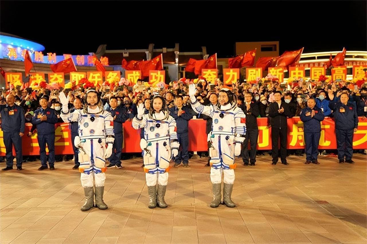 英雄航天员王亚平，妹妹曝光青春靓丽，和姐姐一样都是高颜值