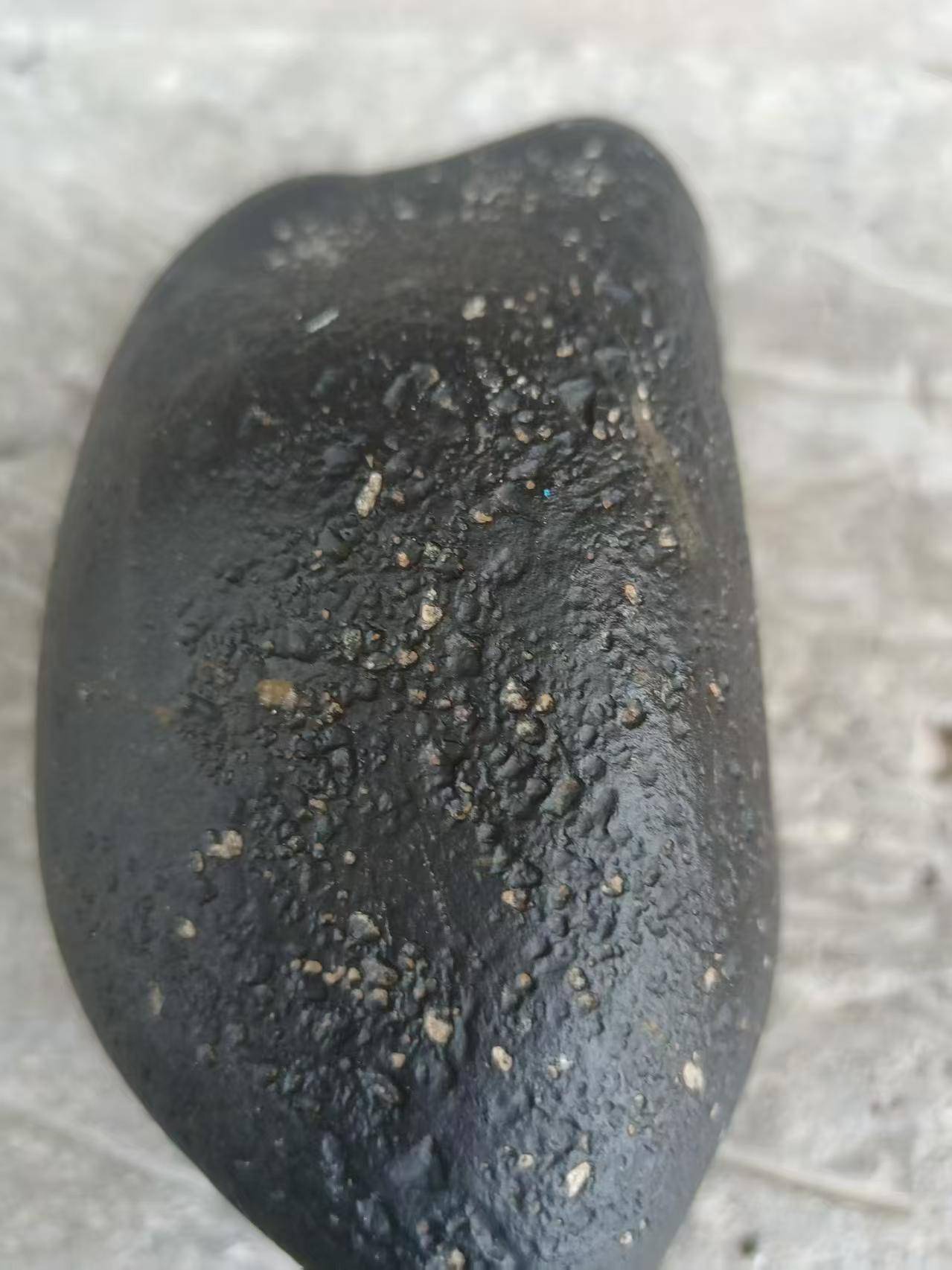 宇宙信使：揭秘玻璃陨石的奥秘与魅力