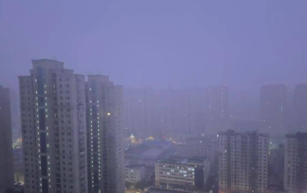 大连今天清晨闪电7649次，市民深夜被雷电吵醒现场宛如渡劫
，气象局回应
