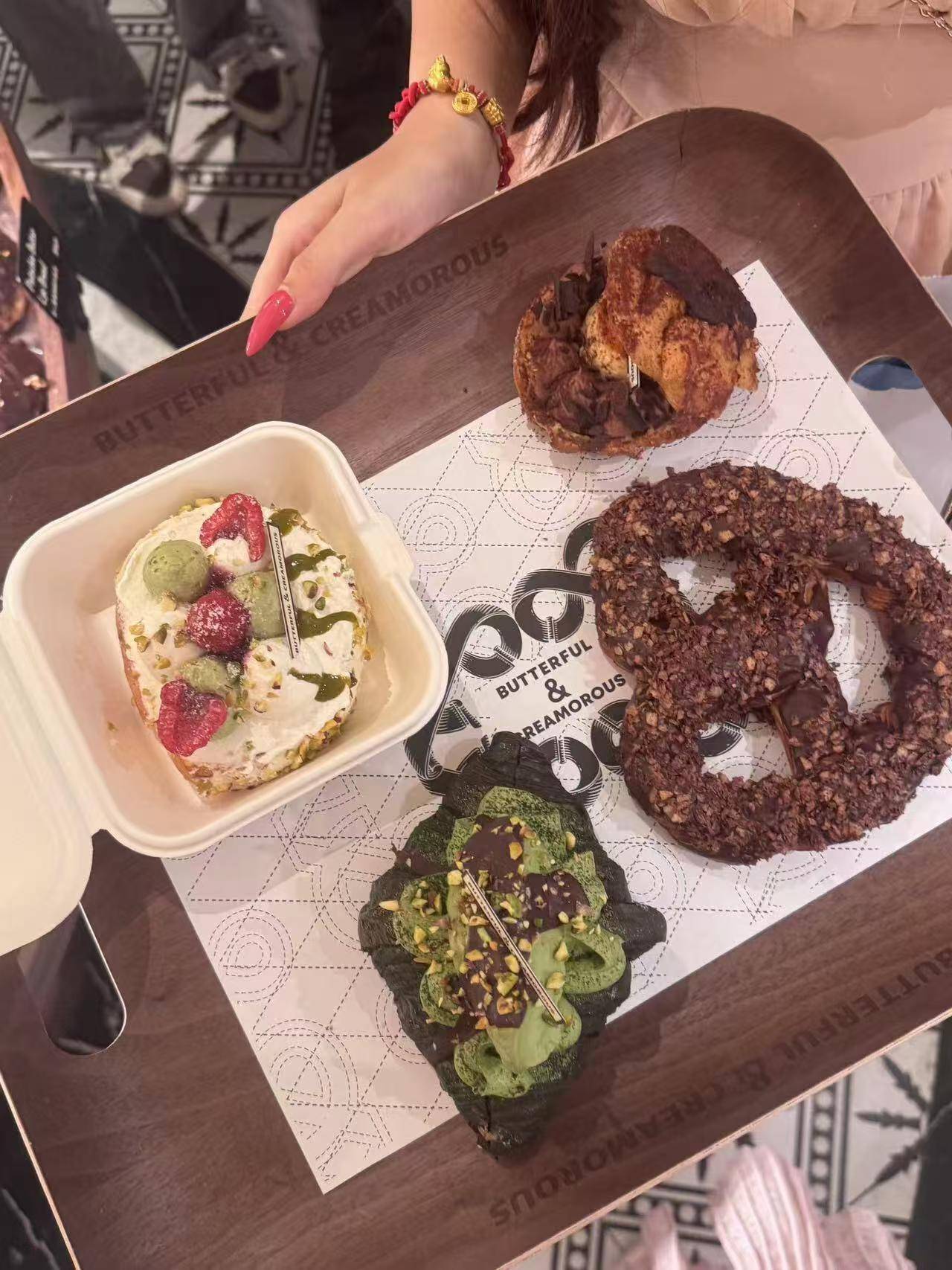 网红面包店B&C广州首店被曝吃后腹泻呕吐 市监部门介入调查(图1)