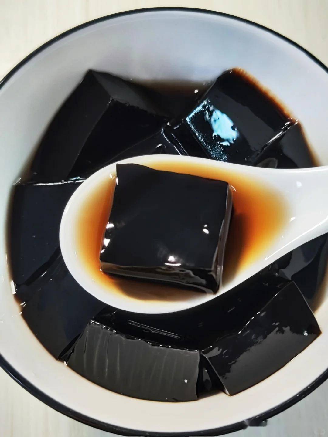 烧仙草是草还是宝?阿嬷笑骂:傻子才当凉粉吃!