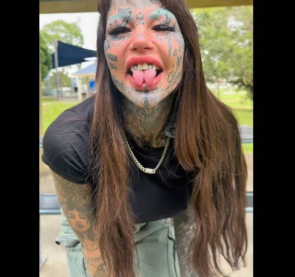 98%皮肤有文身,澳大利亚文身最多女子,曾因眼部文身失明三周