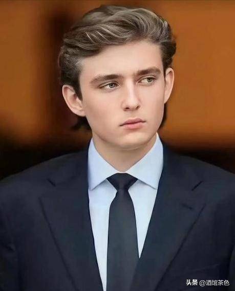 巴伦从精致男孩变油腻小哥,19岁狂赚4000万美元,还谈起了恋爱