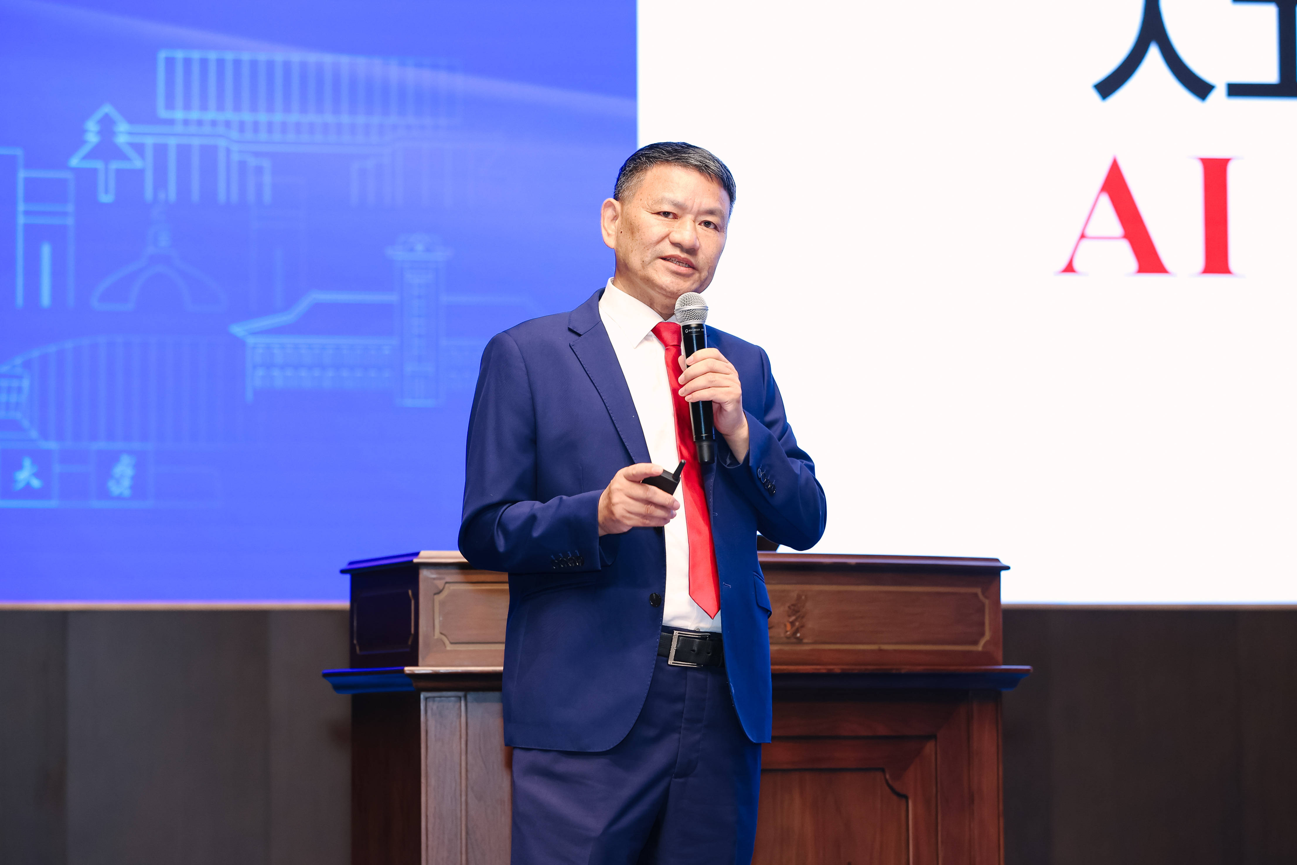 中国科学院院士谭蔚泓：AI赋能生物医学成为定量科学