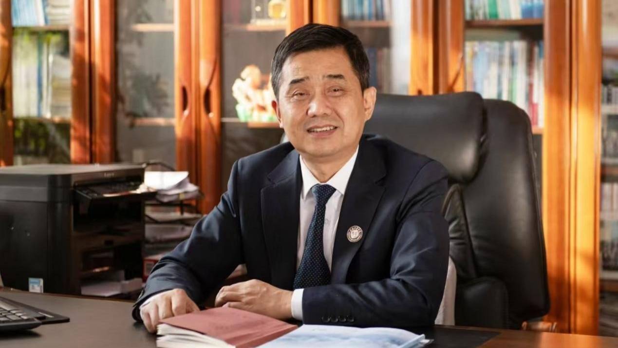 长春光华学院校长李晓光全票当选省互联网业联合会副会长