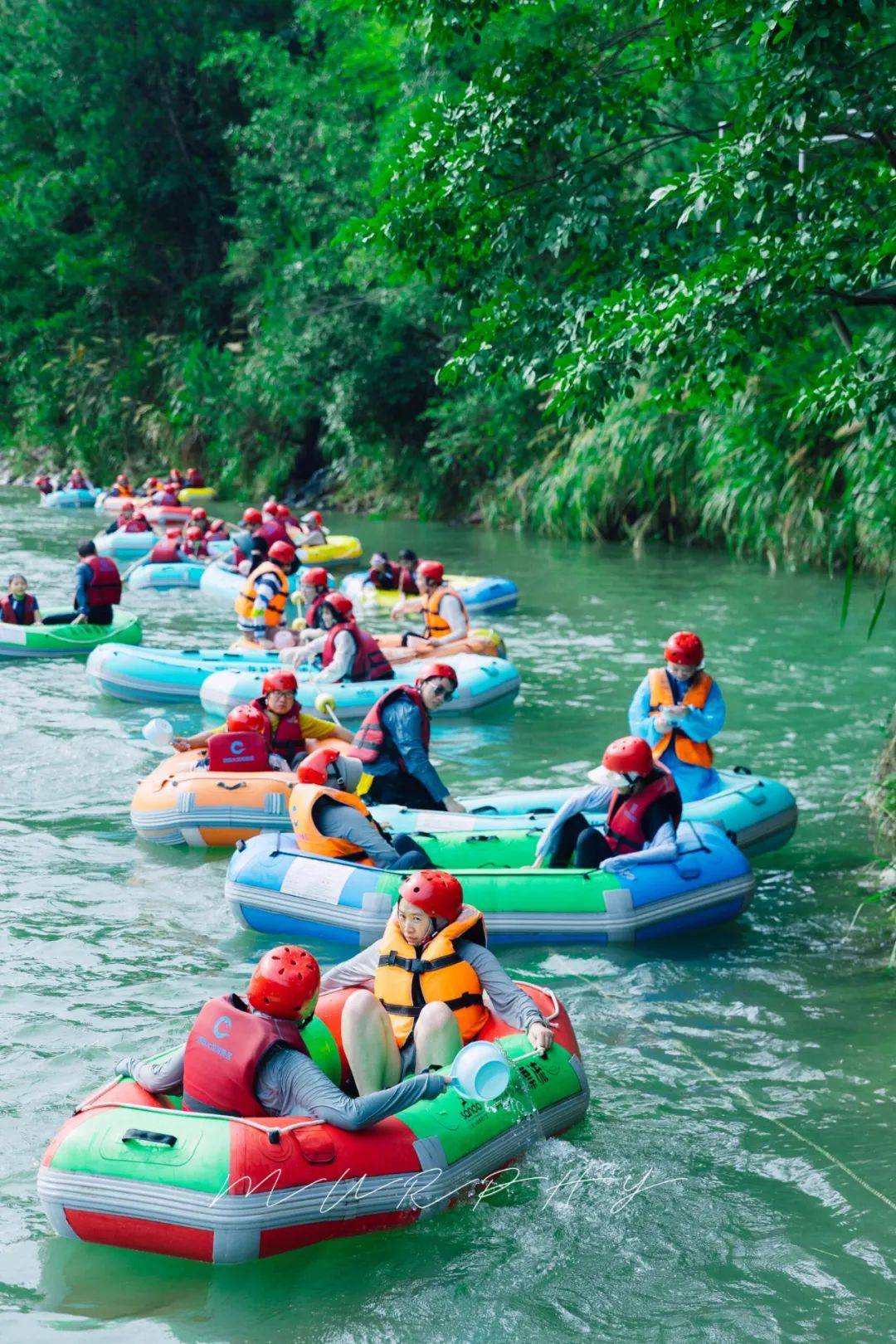水上的漂流"它的起点就是三渡悬崖漂流的终点都能带来极致的漂流体验