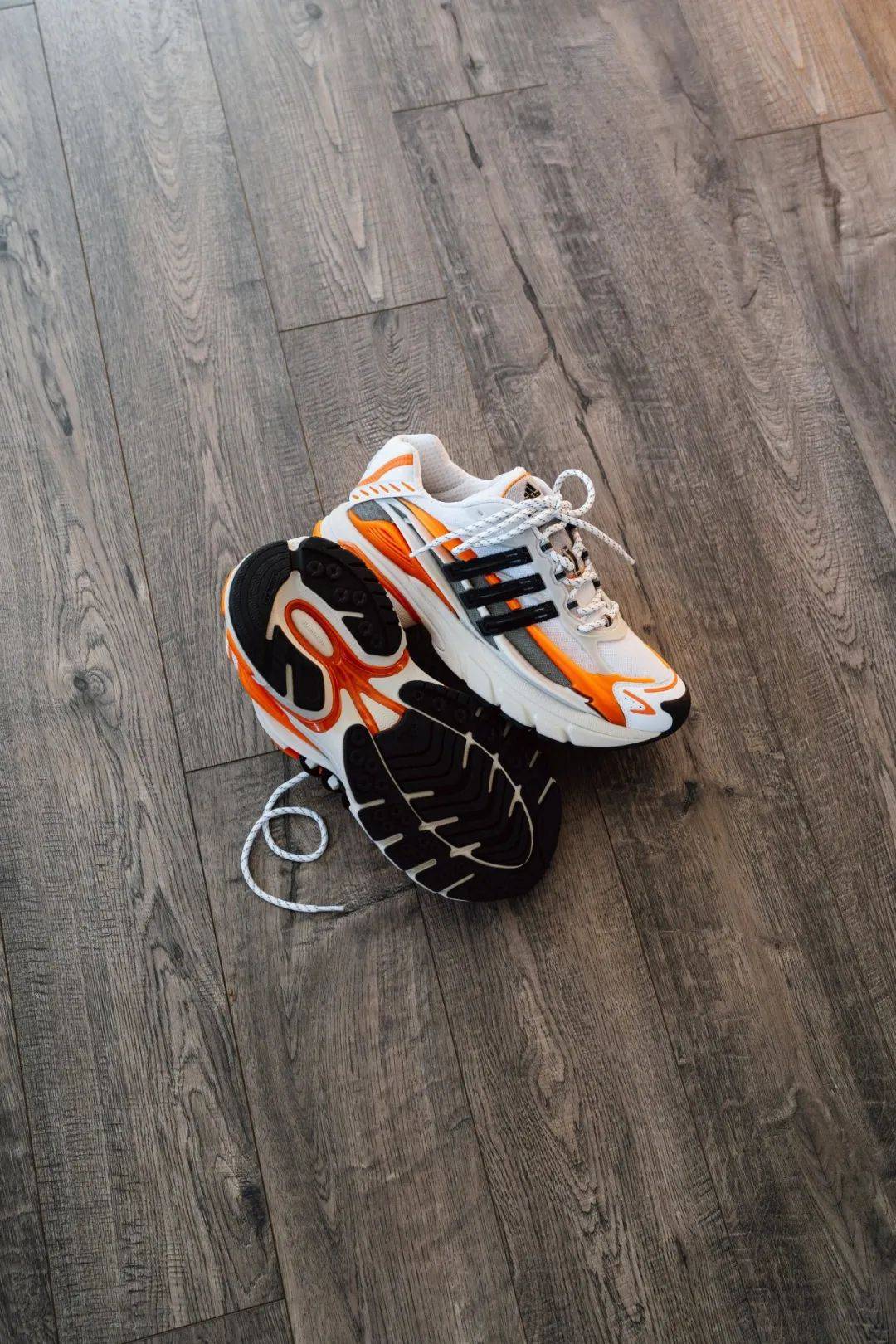 菲董x 阿迪"水母鞋"发售日确认,连鞋盒和包装都是定制设计!