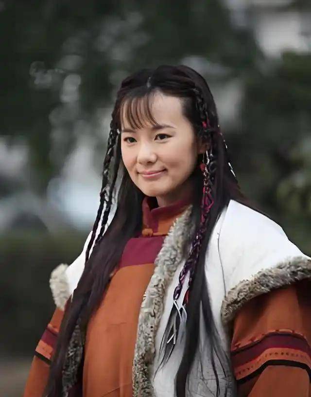 王菲也没想到,自己抛弃的前男友栾树,如今在咏梅手里闪闪发光