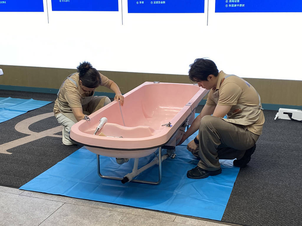 助浴服务走进家庭，让养老更温暖