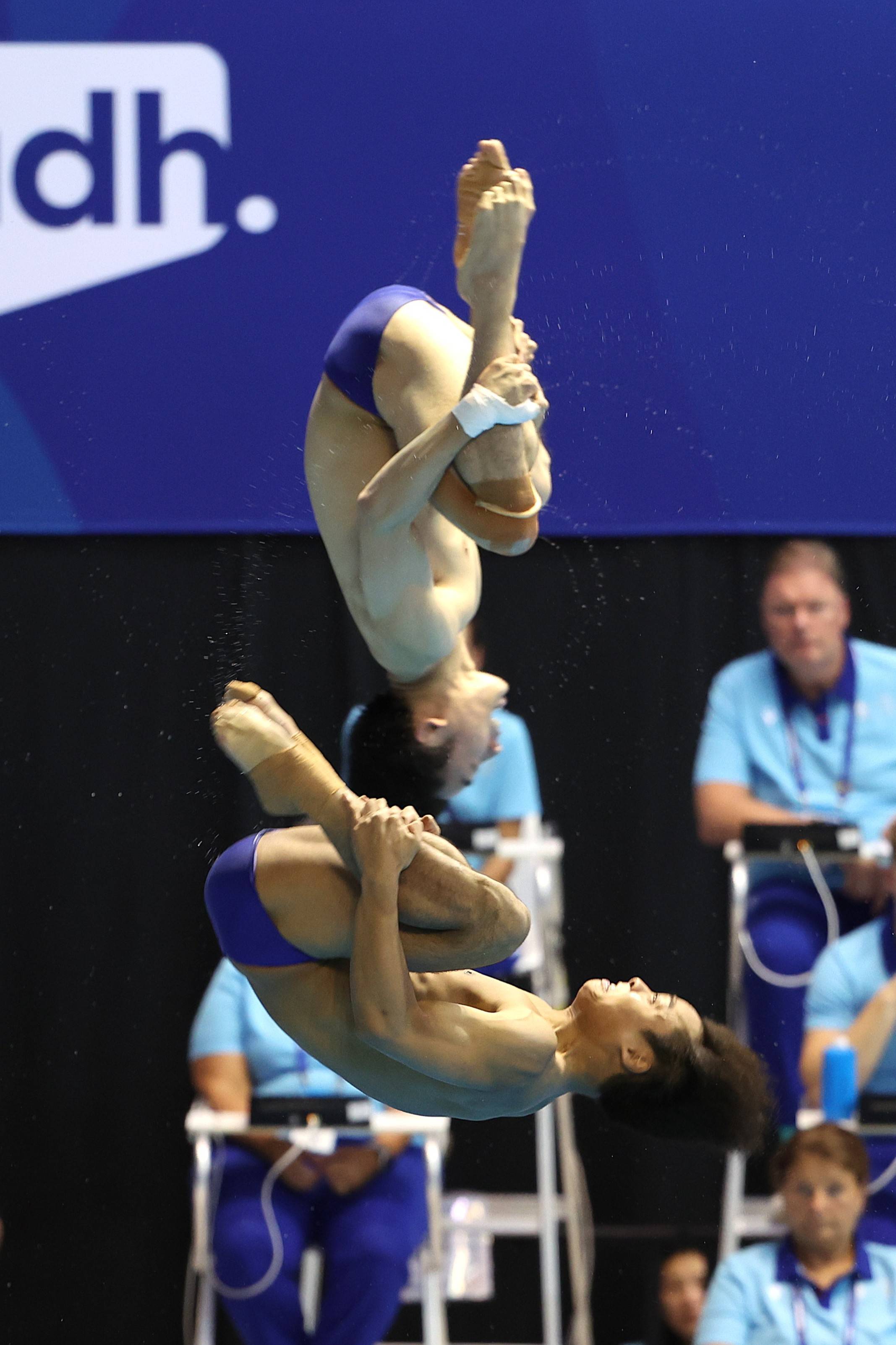 —跳水:张文澳/胡宇康获男子双人三米板冠军