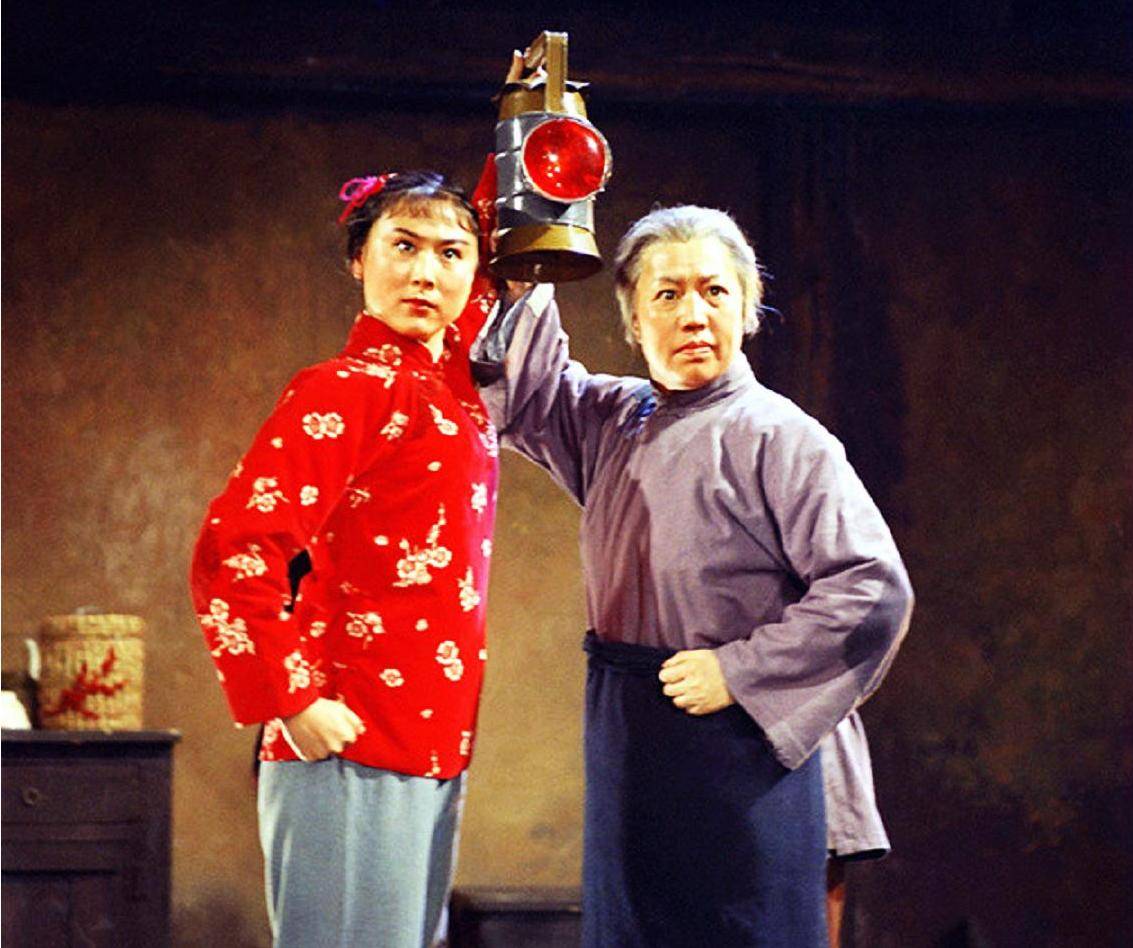 《红灯记》李铁梅，从结婚到丈夫去世，仅4个月，83岁近况如何？