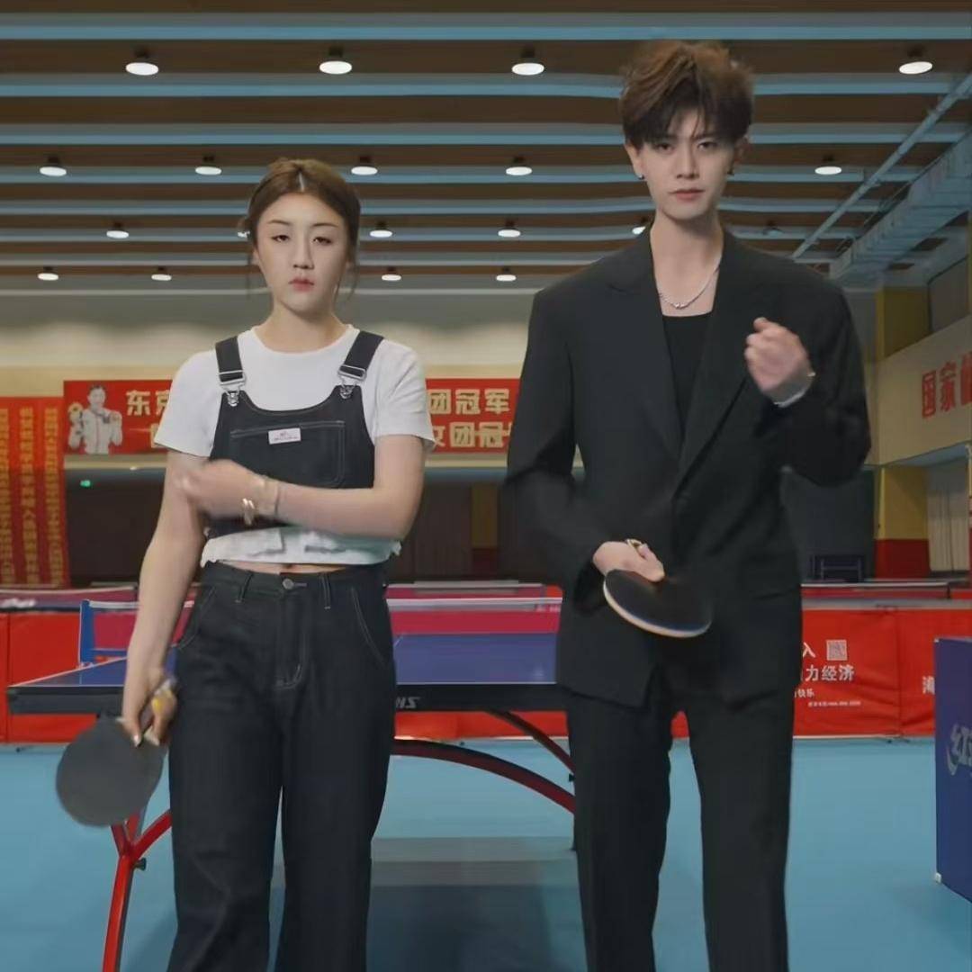 原来他们曾是队友,娱乐圈顶流任嘉伦和冠军陈梦,如今巅峰同框