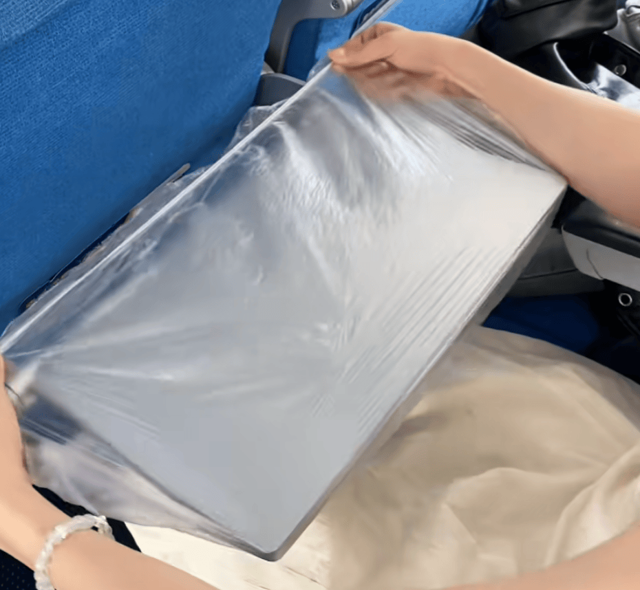 【文明提示】“怕被传染皮肤病”,高铁一次性座椅套卖爆!12306回应 【文明提示】“怕被传染皮肤病”,高铁一次性座椅套卖爆!12306回应