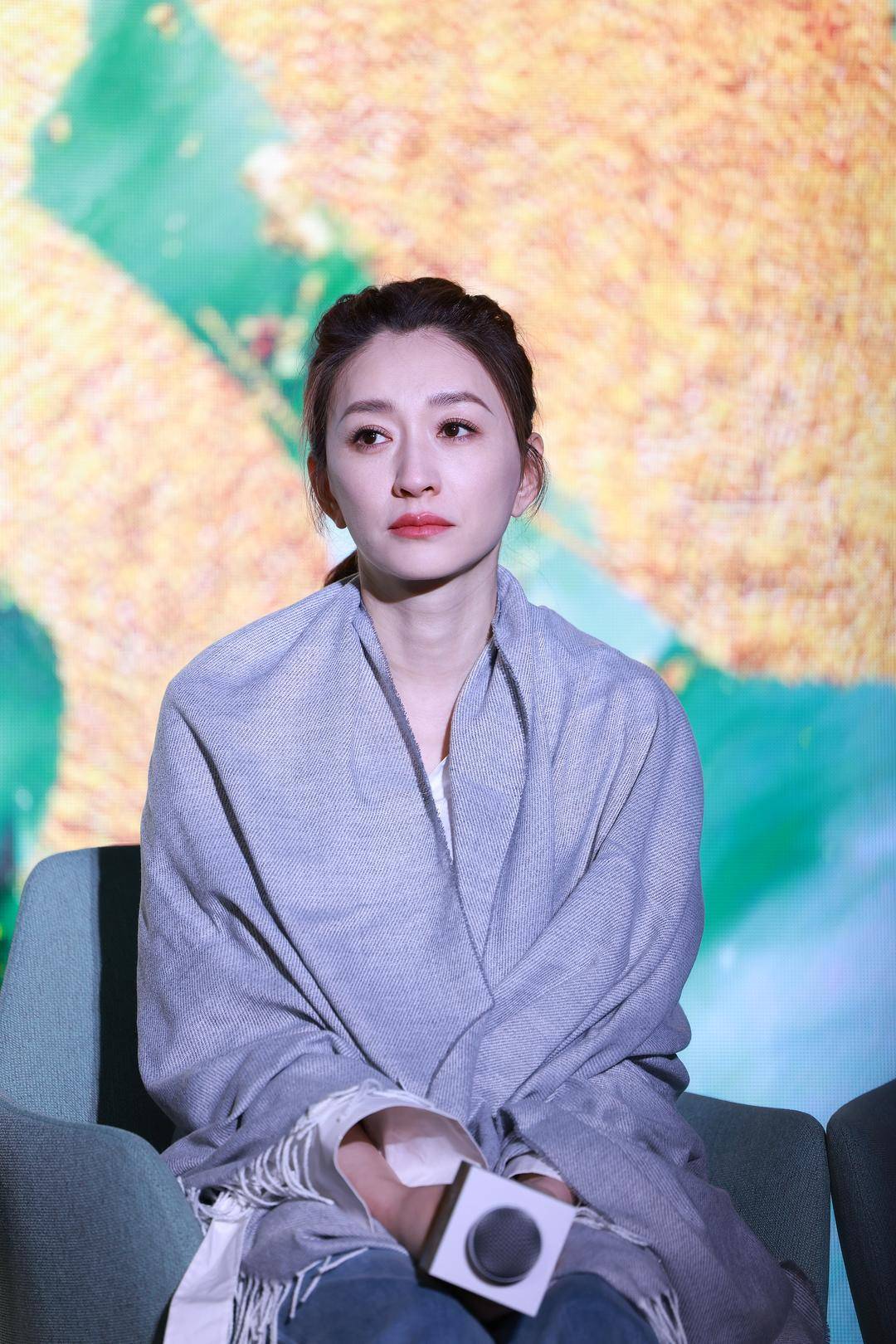 误删何炅微信引热议，李小冉回应：我就是情商好低……发量也惊人