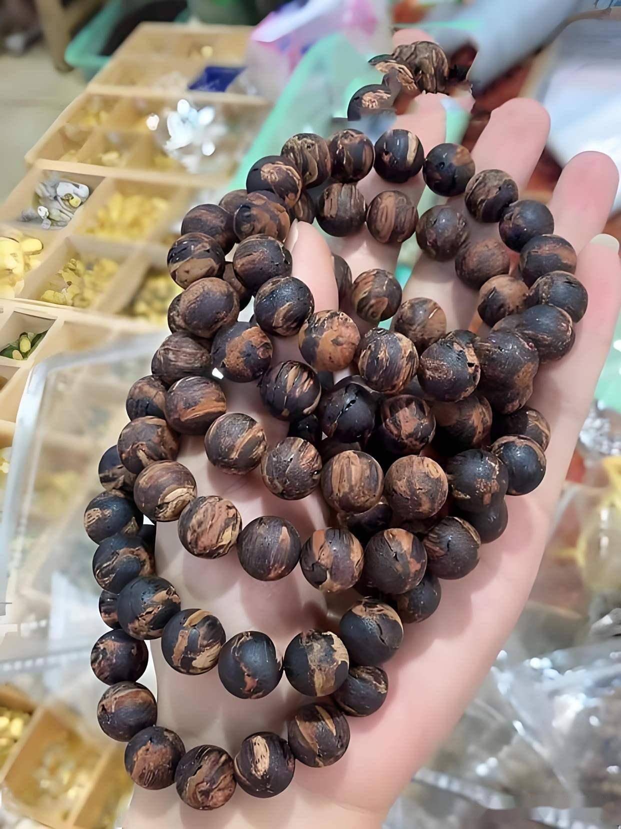 黄金甲手串是什么材质？材质揭秘！3 种干货曝光别再买错_搜狐网