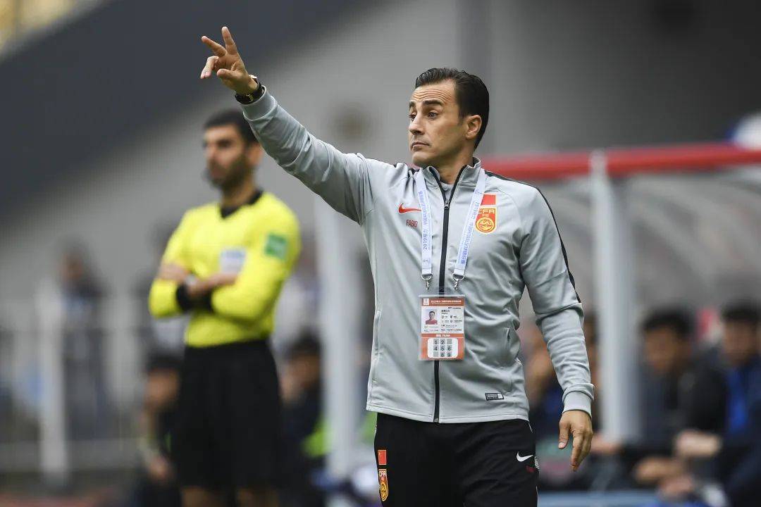 新加坡男足的新帅候选人名单中,不仅有中超旧帅,还有国足的绯闻新帅