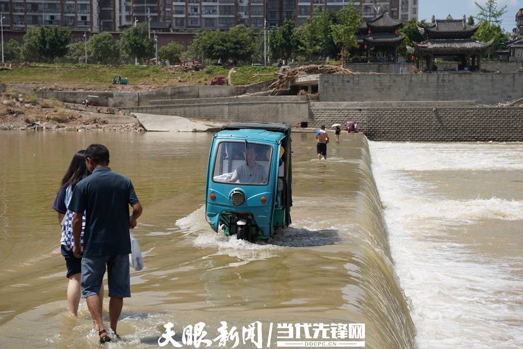 岁月静好后面的“凡人英雄”｜村超复赛·榕江防汛救灾恢复家园人物群像之普通群众篇